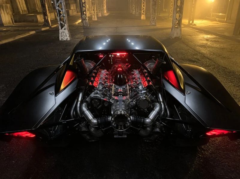 Batmobil muscle car z 2022 roku