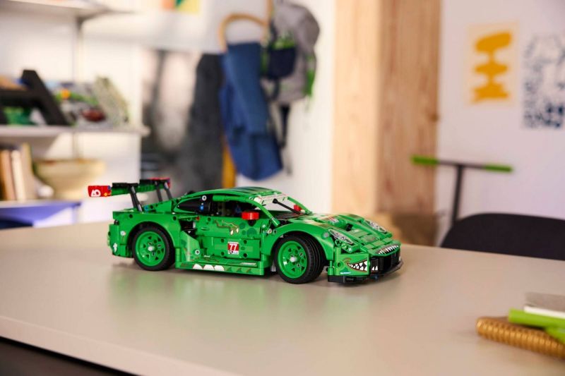 Porsche 911 GT3 R REXY AO Racing - najlepsze samochody LEGO
